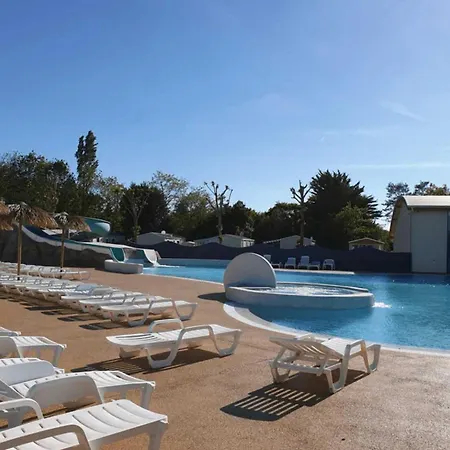 Zecamping 4 Pet Friendly Terrain Multisports Piscine Couverte مكان تخييم