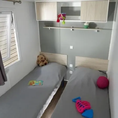 مكان تخييم Zecamping 4 Pet Friendly Terrain Multisports Piscine Couverte