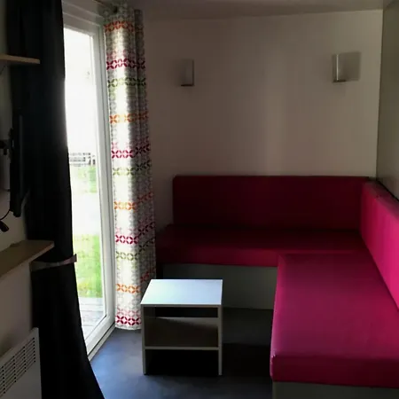مكان تخييم Zecamping 4 Pet Friendly Terrain Multisports Piscine Couverte *